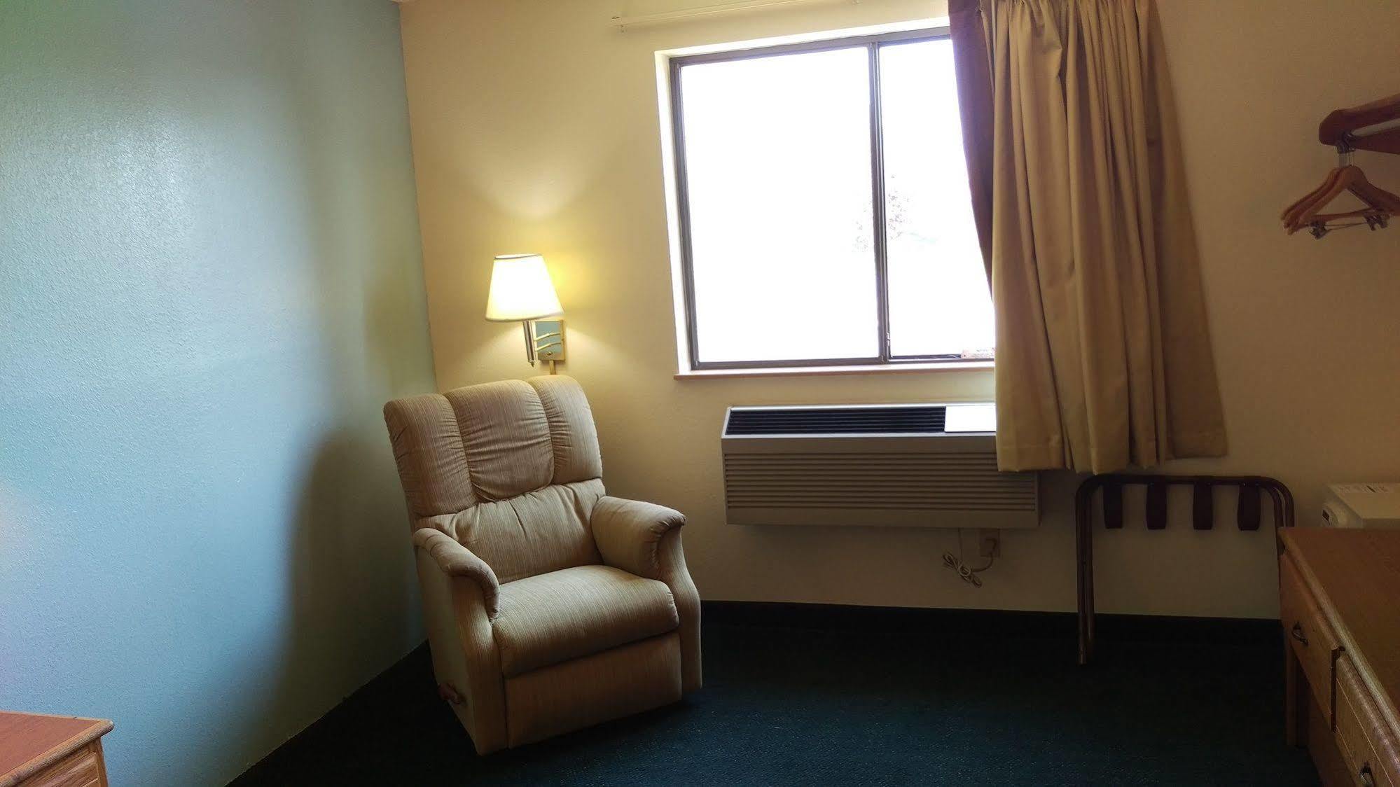 Super 8 By Wyndham Thurmont Bagian luar foto