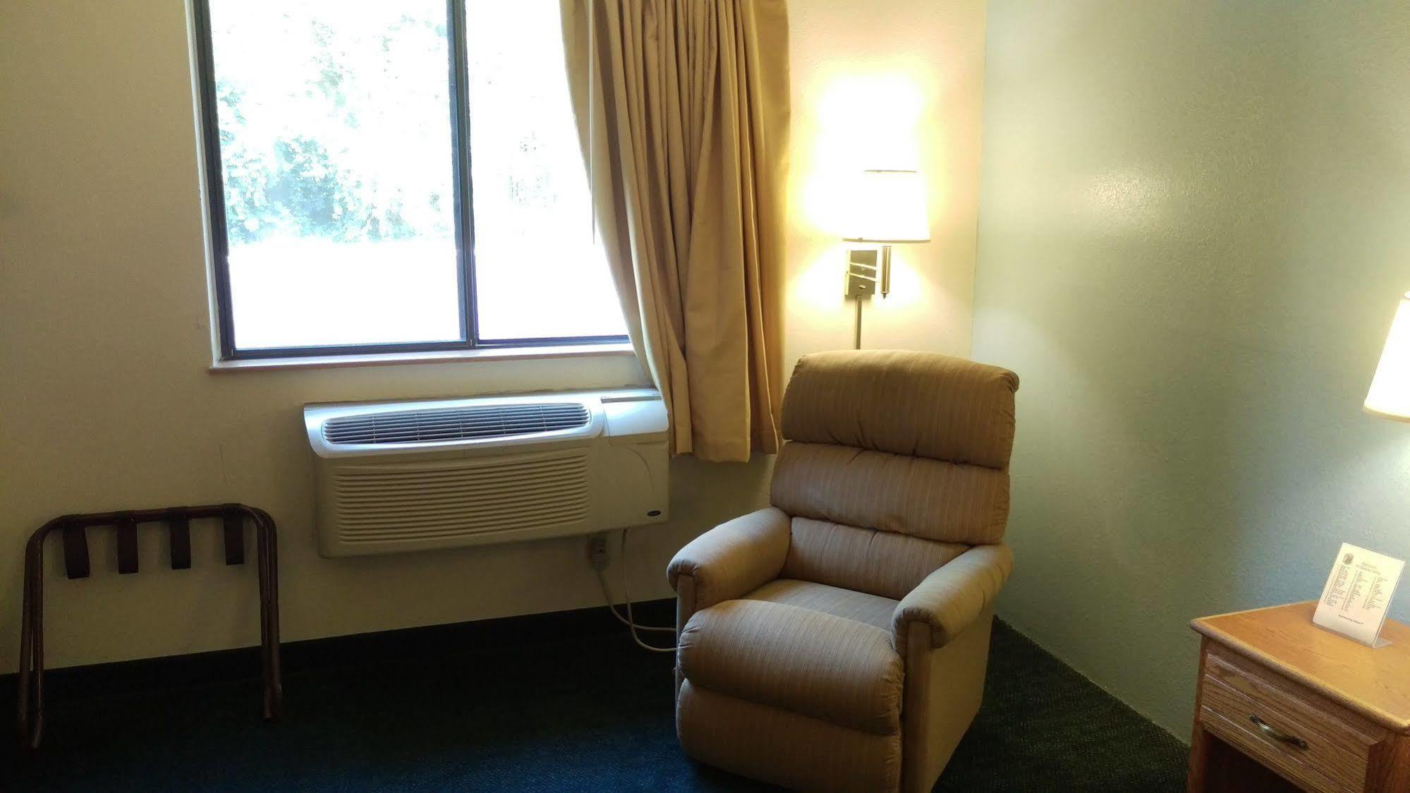 Super 8 By Wyndham Thurmont Bagian luar foto