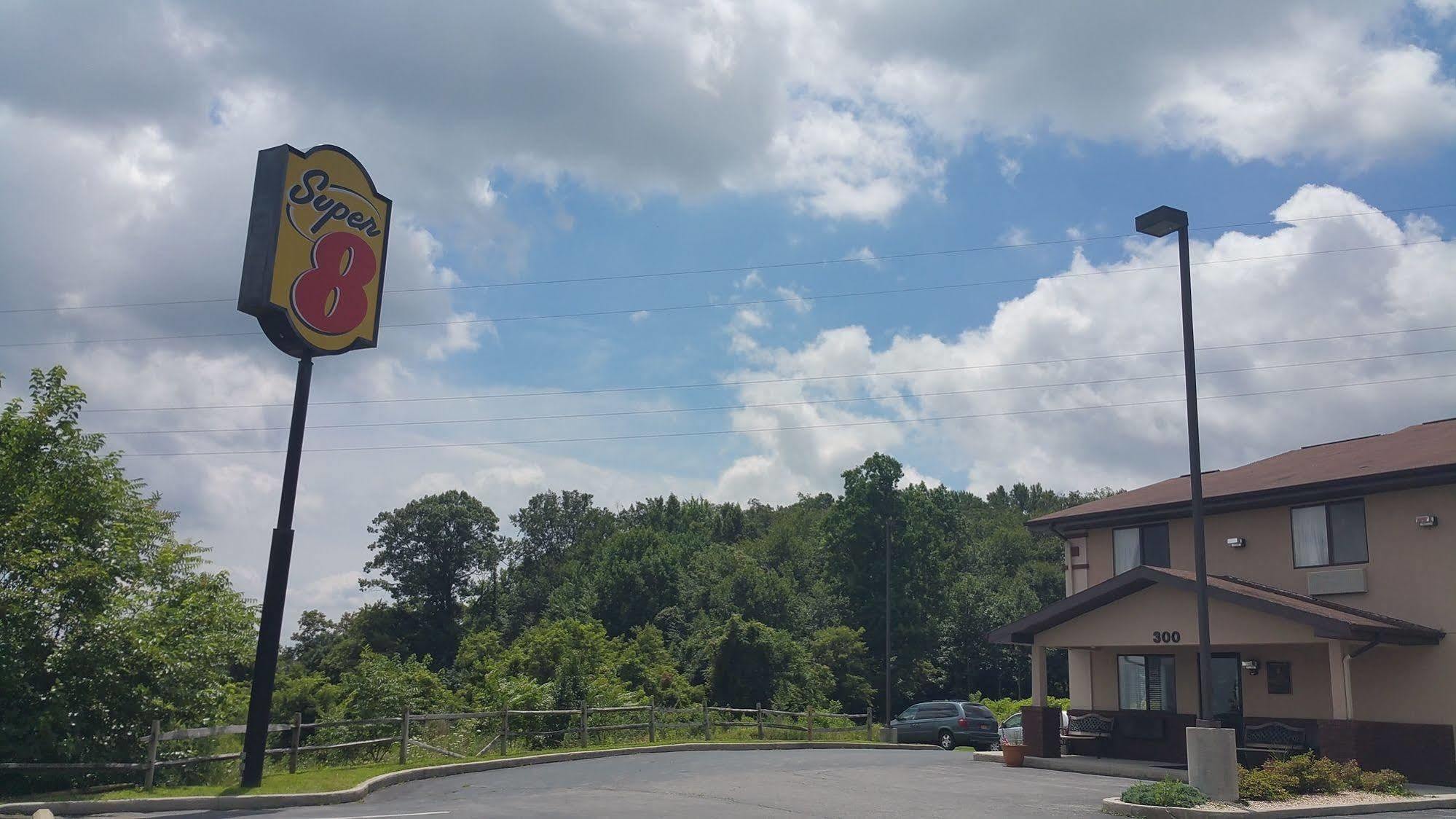 Super 8 By Wyndham Thurmont Bagian luar foto