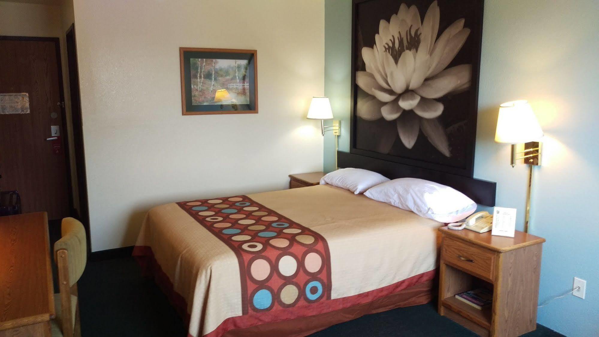 Super 8 By Wyndham Thurmont Bagian luar foto